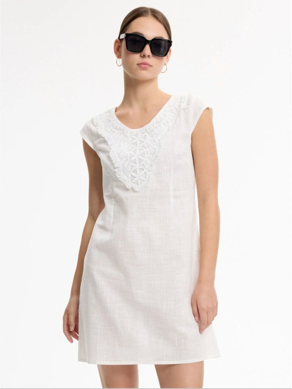 Lungo L'Arno White Linen Dress Small Made in Italy Embroidered Lace Neckline